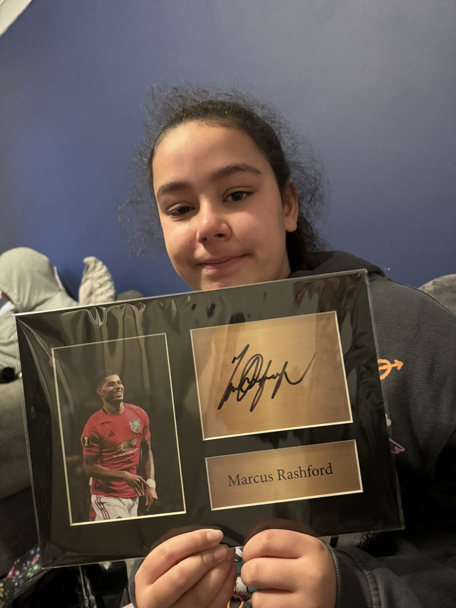 Queen_dee_xox's tweet photo. When @MarcusRashford  makes you cry at Christmas. She loves his so much 🥺😭 https://t.co/XIfxuKZczx