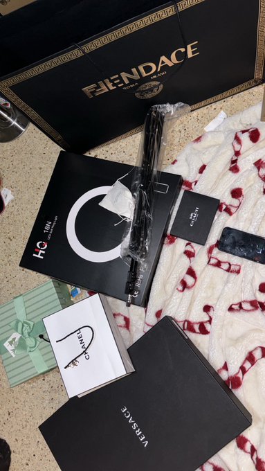 🎄🎁 https://t.co/R3jvEosN5w<a href="/tag/nasty19"class="tags"><span>#nasty19</span></a>