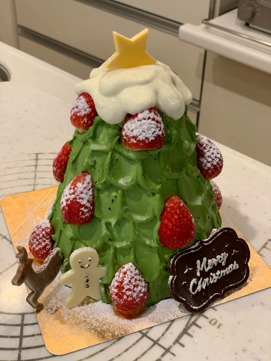 Basupaudel7's tweet image. Christmas tree cake cutting
Merry Christmas  🎄🎄
