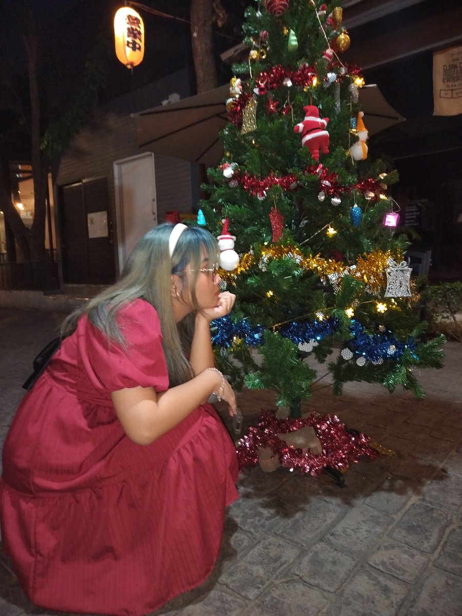 _hellofebruary_'s tweet image. แมยี่คริสมาสต์ เอฟฟวี่บาเด้ ละชั้นชอบเอ้าฟิทวันนี้มากมากนะ
ป.ล. ทั้งเย็นวันนี้คือนอกจากห่อของขวัญก็เดินหาต้นคริสต์มาส