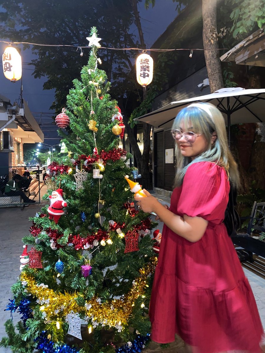 _hellofebruary_'s tweet image. แมยี่คริสมาสต์ เอฟฟวี่บาเด้ ละชั้นชอบเอ้าฟิทวันนี้มากมากนะ
ป.ล. ทั้งเย็นวันนี้คือนอกจากห่อของขวัญก็เดินหาต้นคริสต์มาส