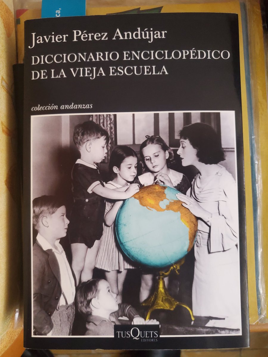 revxavier's tweet photo. @psicofonia33 Siempre es bueno tener un diccionario a mano para saber quién es quién. https://t.co/Wvo77x4Gpq