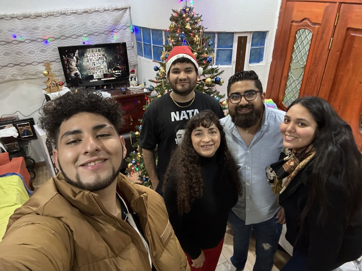 AngelIb90's tweet photo. Feliz Navidad 🪅🎅🏻🎄 https://t.co/gTK09B6nJm