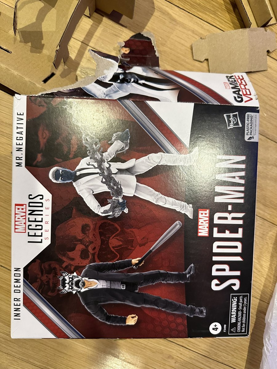 shaylin1001's tweet photo. @GameStop how do I explain to my kiddo that Santa got totally scammed by your warehouse? What the hell is this? https://t.co/5JIR0ySQQ0
