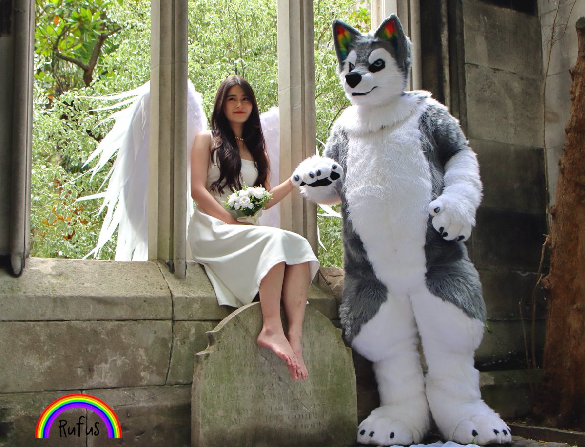 Rufus met an angel...

...while taking some pictures at St. Dunstan-in-the-East during <a href="/PrideUnboundLDN/">Pride Unbound London</a> with <a href="/Pup_Dexter_CGN/">Pup Dexter</a>

#throwback #fursuit #fursuiter #fursuitersoftwitter #fursuiteveryday