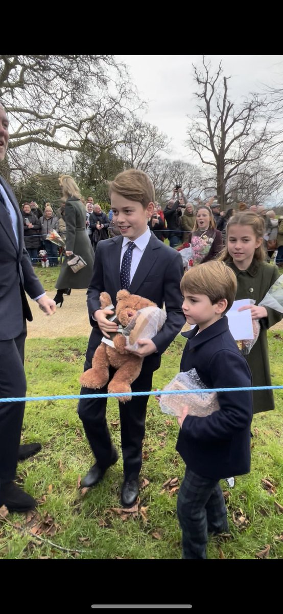 G0491's tweet photo. What a wonderful morning at Sandringham. 
#sandringham #RoyalFamily #George #Charlotte #Louis #kateandwilliam https://t.co/1fBF8sQ6Hh