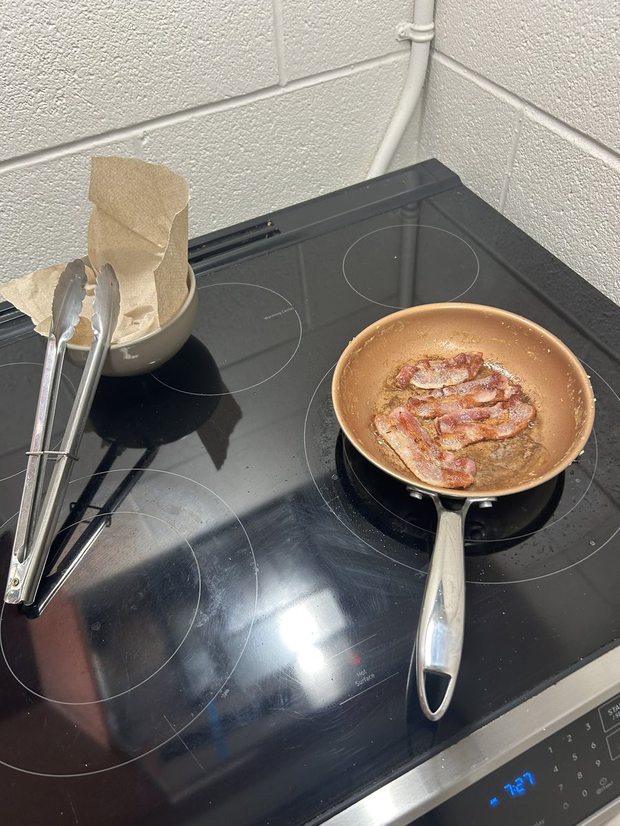 allencpl1's tweet photo. Merry Christmas everyone! 

I’m on breakfast duty on shift today! 🙄

Enjoy your holidays everyone!🎄🎅 https://t.co/ATUNekenIv