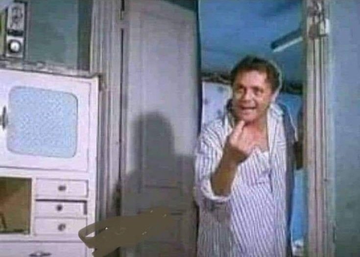 نفسي اعرف هاموت وربنا من اللي بيحصل لحسابي ده لو حد فاهم في تويتر يقولي بجد ساعة يشتغل وساعة يقف 😂😂😂😂😂😂😂😂