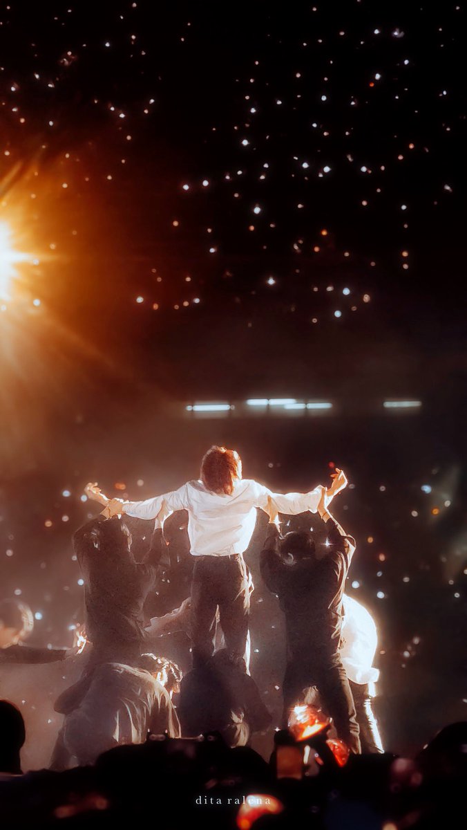 _haofolder_'s tweet photo. Woww this shot of them lifting minghao is phenomenal🫢 https://t.co/2hkXWGb2Vd