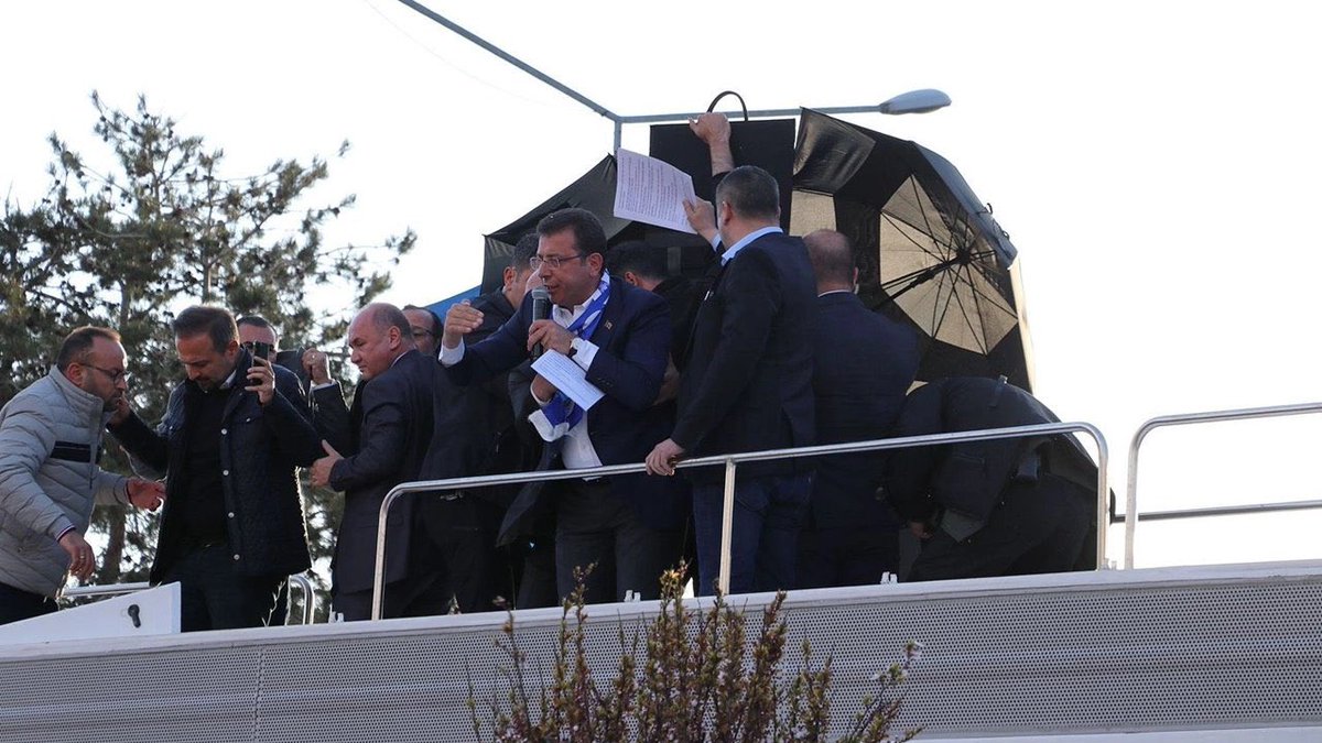 ReaksiyonHaber's tweet photo. İstanbul Büyükşehir Belediye Başkanı Ekrem İmamoğlu'na Erzurum mitinginde düzenlenen taşlı saldırıya ilişkin dava 12 Şubat 2024’e ertelendi. https://t.co/oxPAlI2ocj