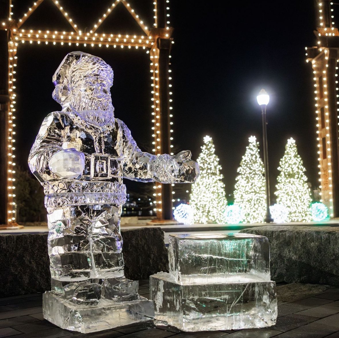 AtAssemblyRow's tweet image. Wishing you and your family a Merry Christmas filled with joy, laughter, and lots of love. ❤️🎄🎅