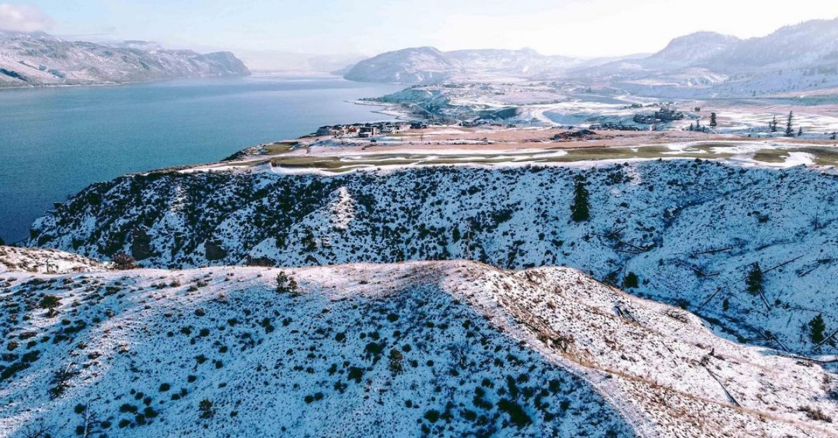 A very Merry Christmas and Happy Holidays from our Tobiano family to yours! 🎄

While we may not have a white Christmas this year, we can certainly dream of one. 

📸: Thanks to Mary Putnam for this capture of a beautiful 2021 winter in Tobiano. 

#kamloopsbc #tobianobc