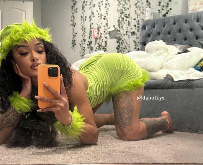 Merry Christmas ☺️💚 https://t.co/rXERmbCwCq<a href="/tag/linkinbio"class="tags"><span>#linkinbio</span></a>