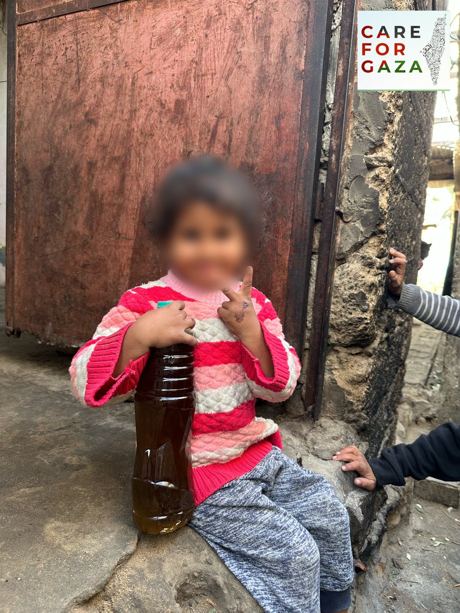 CareForGaza's tweet image. We delivered bottles of Olive oil to some families today.

You have our deepest thanks.