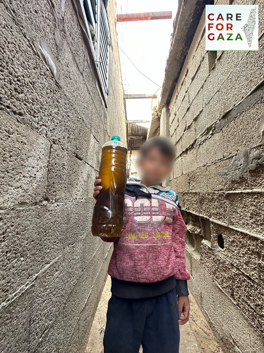 CareForGaza's tweet image. We delivered bottles of Olive oil to some families today.

You have our deepest thanks.