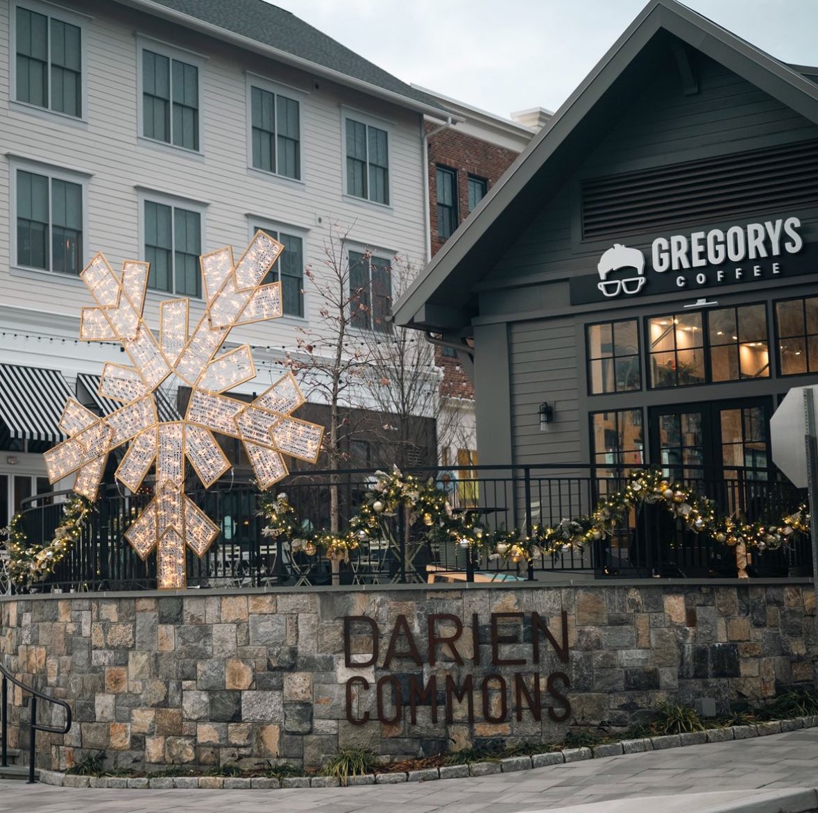 Merry Christmas from the Darien Commons family to you and yours. ❄️🎄