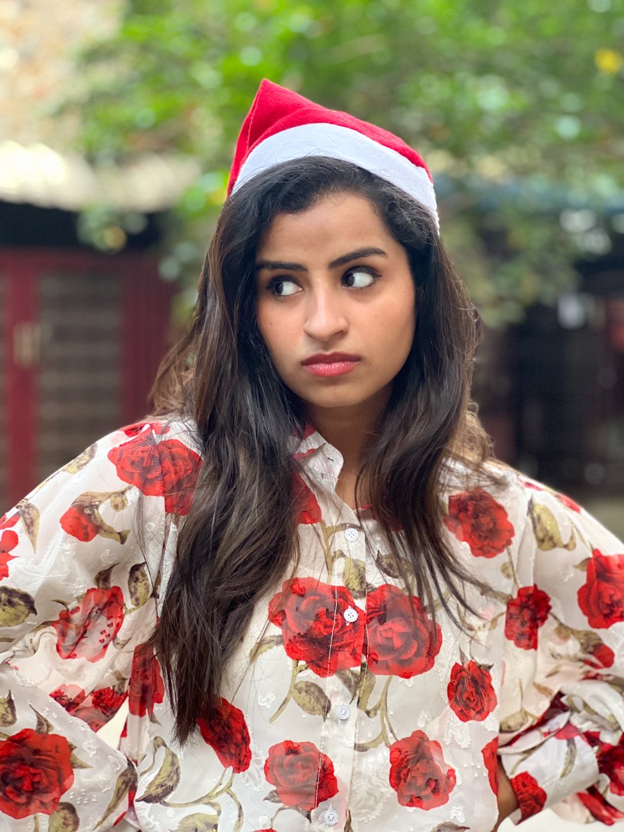 sivaangi_k's tweet photo. Merry Christmas ♥️🎄 https://t.co/QfLRAFB03t