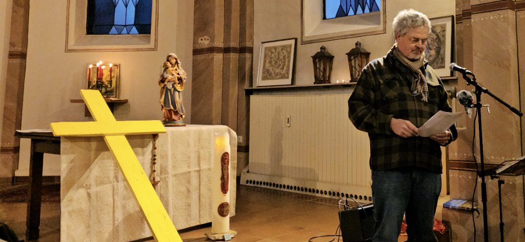 Kirche_an_Kante's tweet photo. Thread 1/n
FROHE WEIHNACHTEN! Am 23.12.23 haben Menschen aus #Keyenberg #Kuckum #Oberwestrich #Unterwestrich und #Berverath den Übergang vom #Advent zu #Weihnachten in IHRER Kirche gefeiert, gemeinsam mit Aktiven von @Kirche_an_Kante . Im folgenden dokumentierende Bilder: https://t.co/YoYQvySXjx
