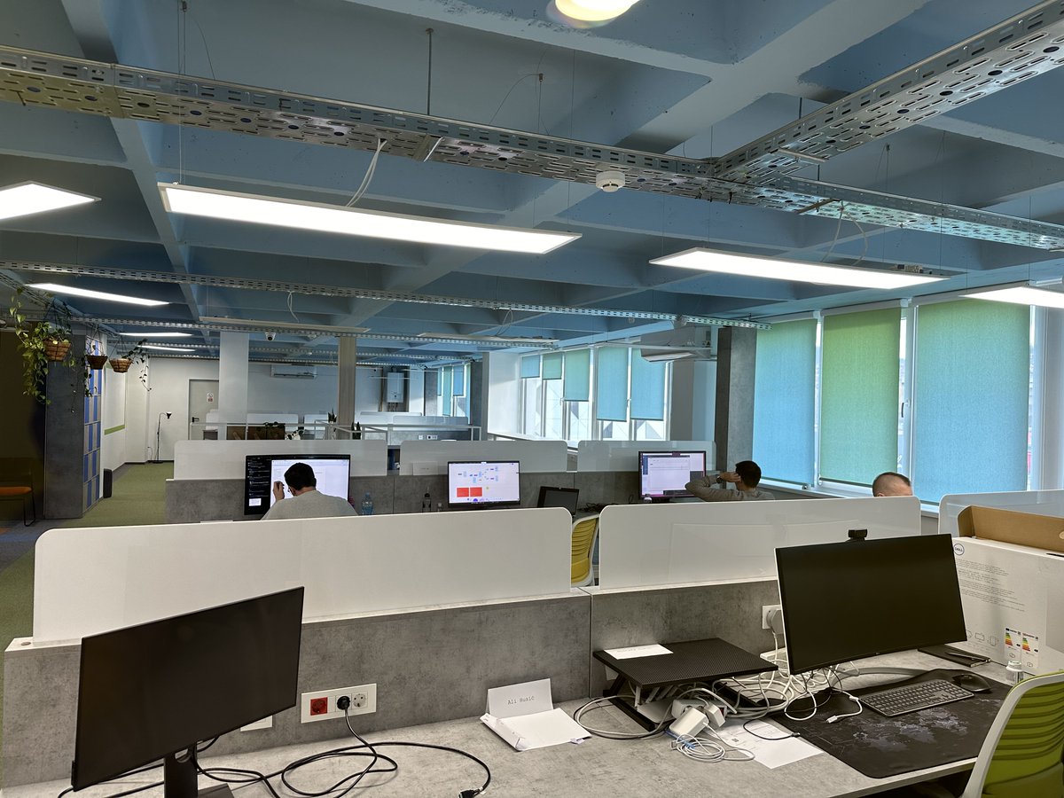 CosmoHub_BA's tweet photo. #Coworking @CosmoHub_BA  isn't just a workspace; it's a little work wonder! Here, it's not just about the job, but a community where everyone has their place while working together on fantastic things.

#cosmohub #coworking #coworkingspace #coworkingcommunity #sarajevo https://t.co/4o7yTulahq