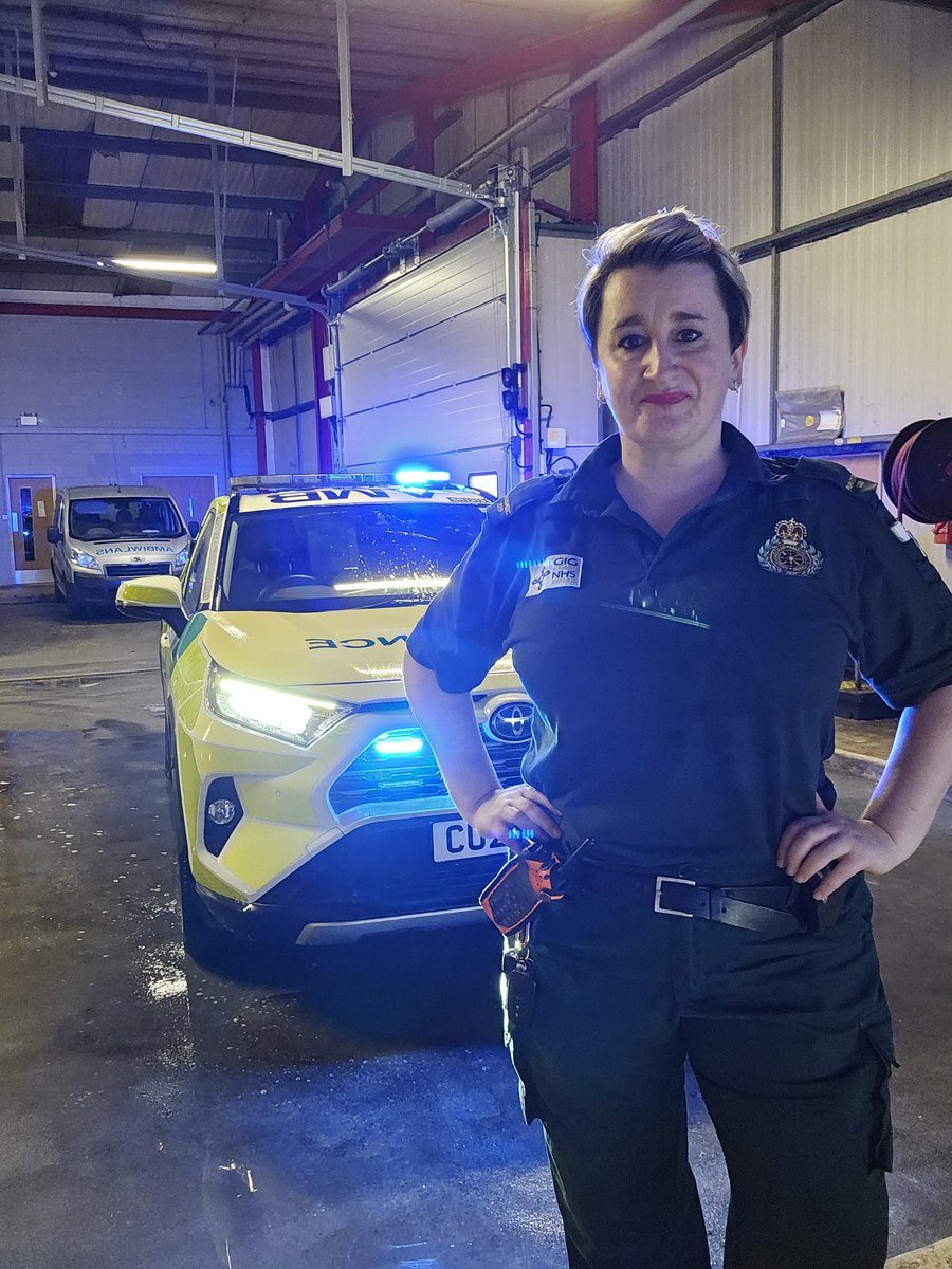 jessica_rousen's tweet photo. Shift 3/3. 0900-2100.
Merry Christmas from 1213 .
Stay safe.
Drive slower, chew your food, more lemonade.
Love each other. !!! @WelshAmbulance @NyeBevanEM
#CHARUCHICK https://t.co/eoryUUG6KS