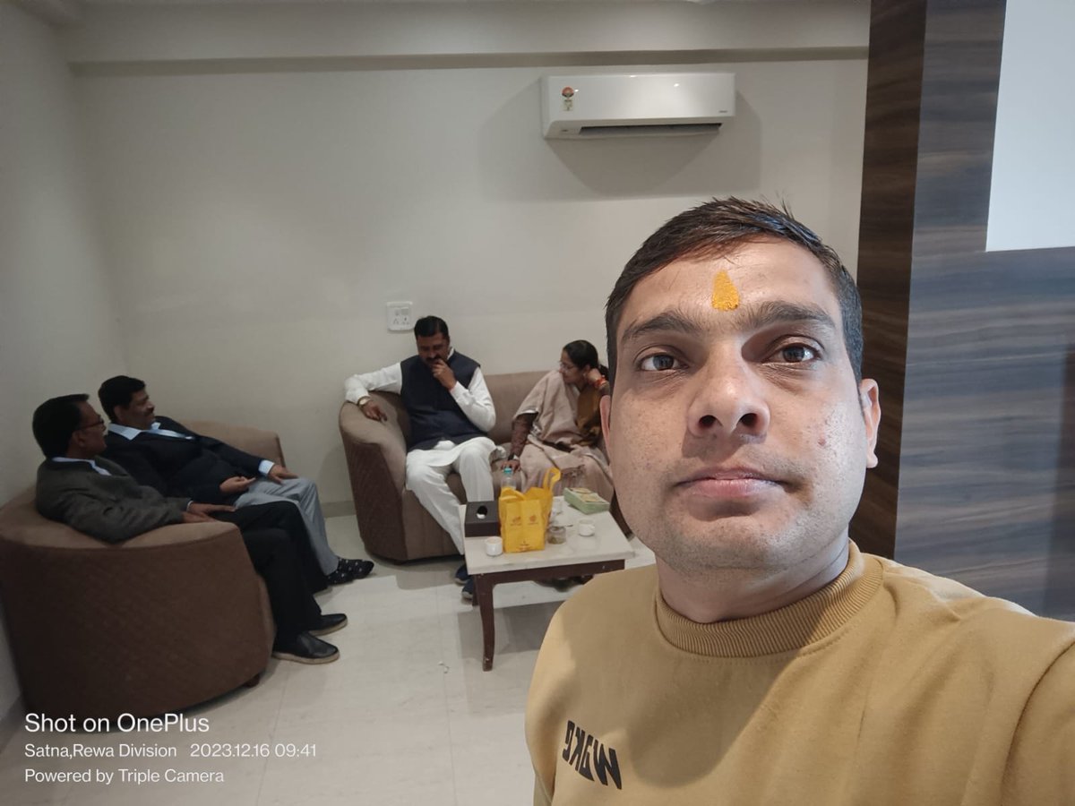 JaganDwivedi's tweet photo. मैं  रैंगाँव विधानसभा की विधायक प्रतिमा बागरी जी को  राज्यमंत्री की शपथ लेने की हृदय से बधाई देता हूं, शुभकामनाएं देता हूं, वो अपनी संपूर्ण क्षमताओं के साथ पूरी निष्ठा और लगन से प्रदेश की जनता की सेवा का एक नया इतिहास रचेंगे, बहुत बहुत शुभकामनाएं
@PratimaBagri 
@DrMohanYadav51 https://t.co/CKim5nxaZi