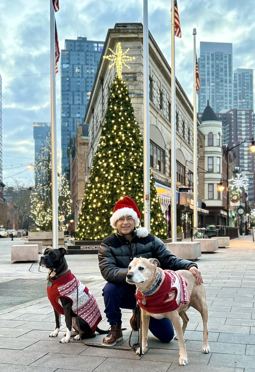 CraigHerreraTV's tweet photo. Merry Christmas ππ from my boys and I! Cooper Bradley & Riley! #weatherdude #americasweatherpaws https://t.co/VB8uIUtDGh