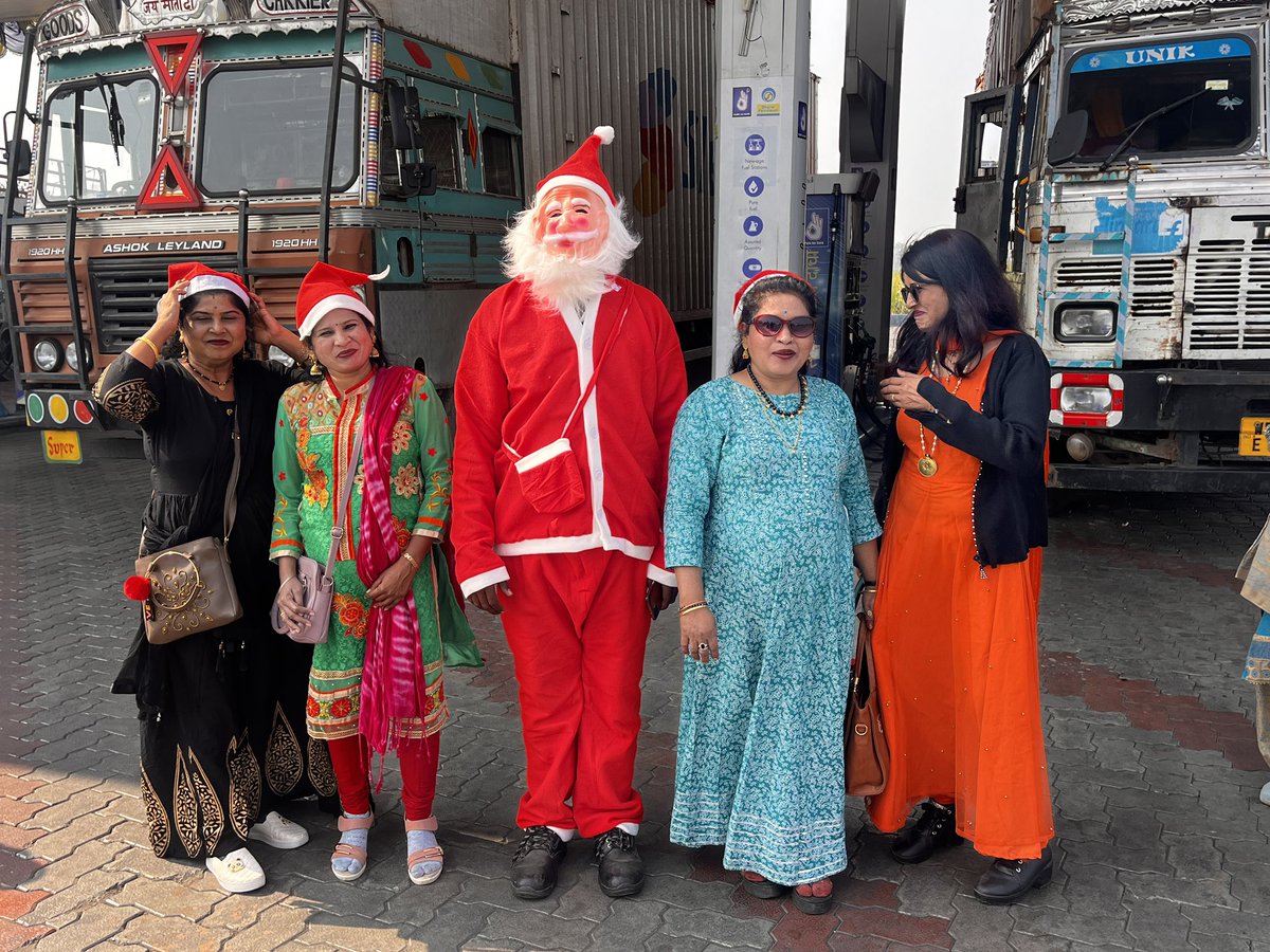 BPWADODA's tweet photo. Merry Christmas 🎉🎉🎉
#Christmas #Celebrations at BP WADODA GHAR outlet https://t.co/or2lhLB18X