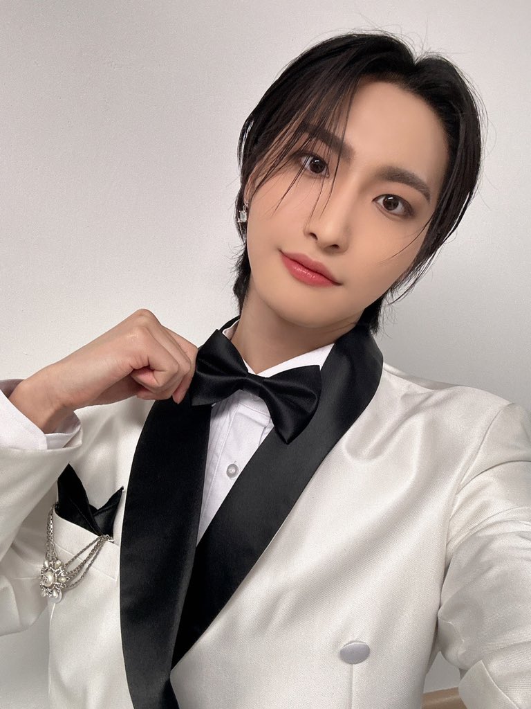 ATEEZofficial's tweet image. [#성화] 크리스마스 선물은 나다!!!🩶
#ATEEZ #에이티즈