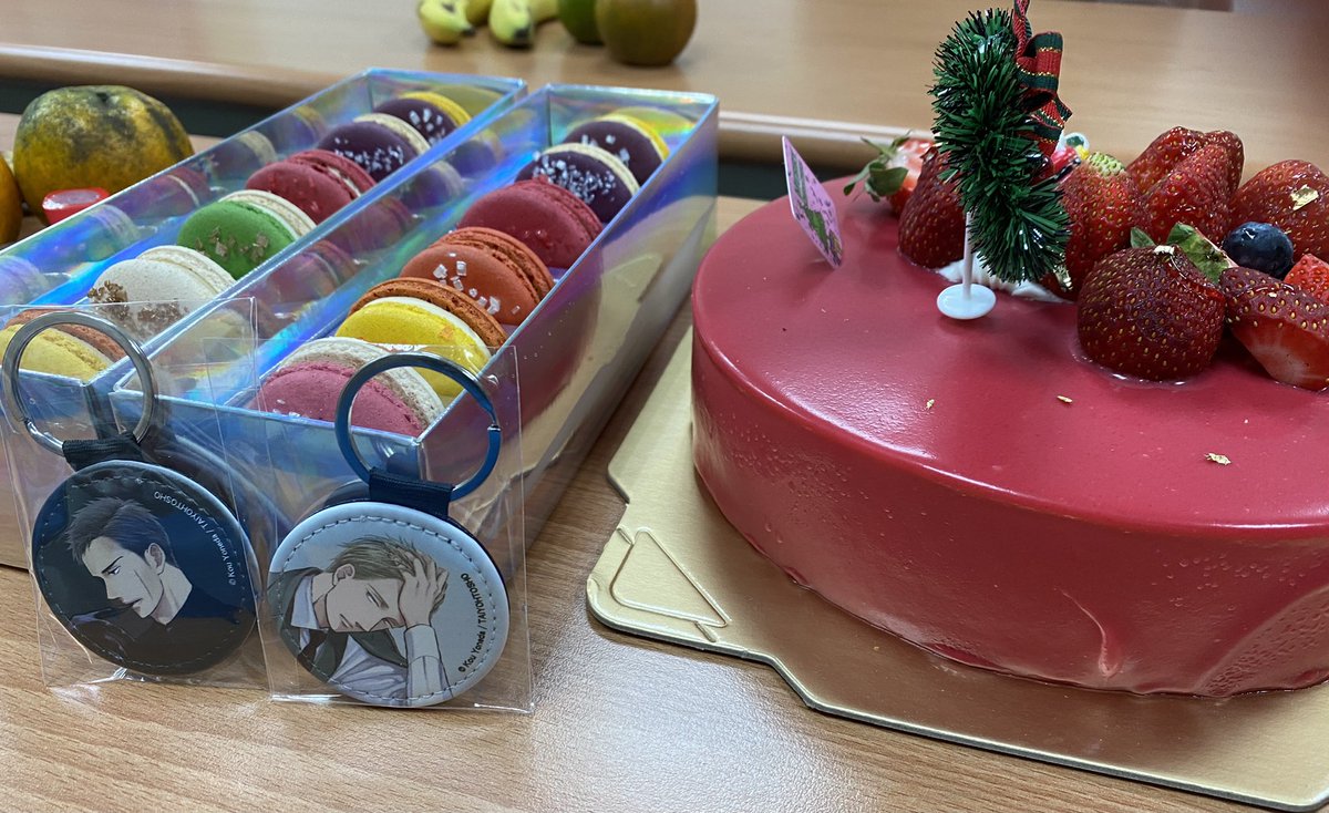 #真珠倶楽部
竜ちゃん、メリークリスマス🎄 今日はプリンがないのでマカロンを食べてください！😊