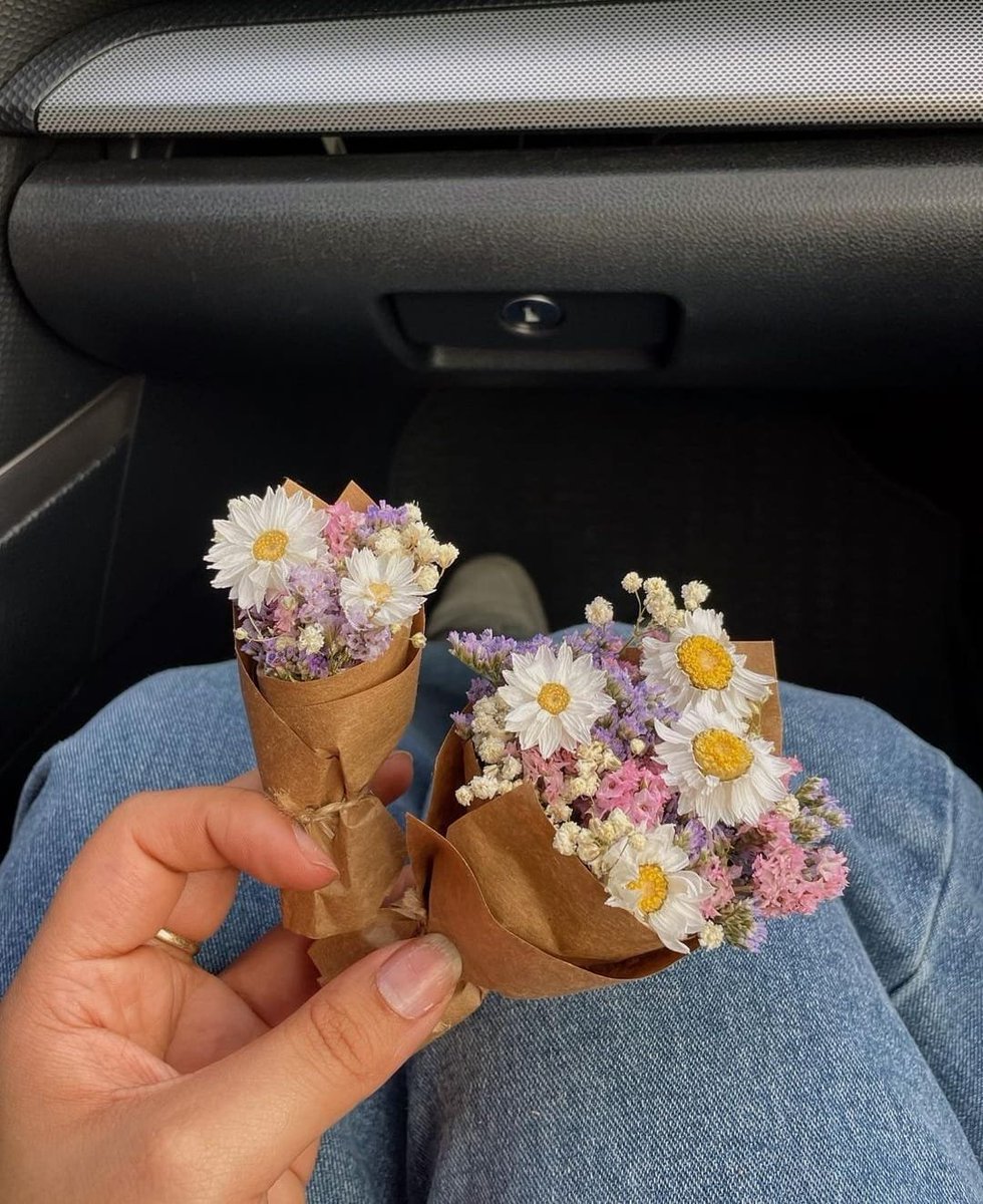 dearlybeloves's tweet image. mini flower bouquet 💐