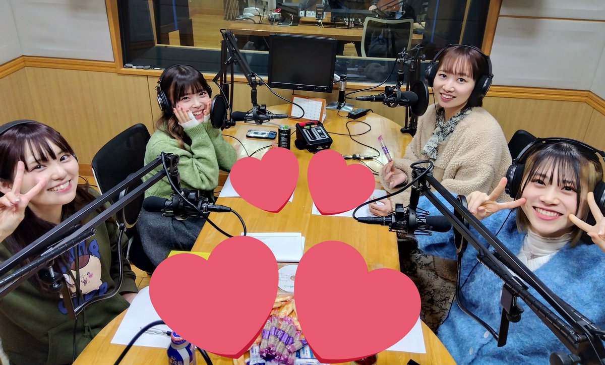 fm_makitune's tweet photo. 12月30日㈯２４時からのナロバンは洸&amp;愛梨ラストナロバン❗そして今年ラストゲストはひめキュンフルーツ缶 古谷那瑠美ちゃん&amp;梅﨑愛琉ちゃん🎵30分番組なのに1時間40分ほど喋る（ま、これは私が悪いw）ひめキュンちゃん達が大好きだ〜❗w見事に歴代最長収録でしたwあとはディレクターに丸投げ！🙇💦 https://t.co/ZFJmKuDSHj