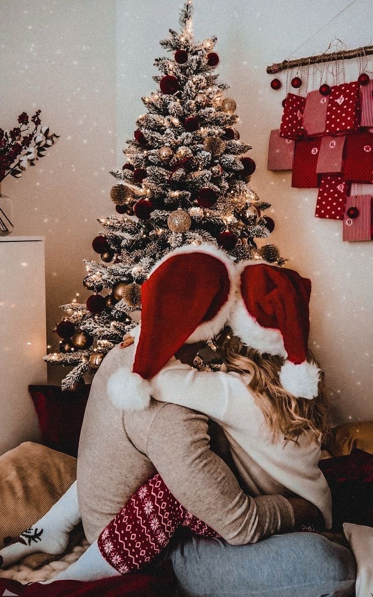 ofwildfIower's tweet photo. merry christmas from ours to yours! 💚🎄 https://t.co/kBBdyh7CVP