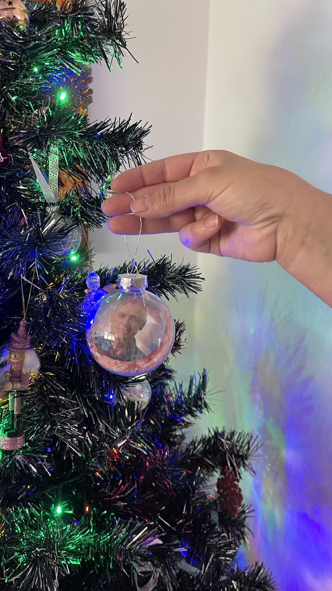 neighbuzzpod's tweet photo. Get your Jim Baubles out for a new podcast ep! A Christmas cracker: https://t.co/qiWQVStCRt #Neighbours #Neighbuzz https://t.co/hdCAlD9hkY