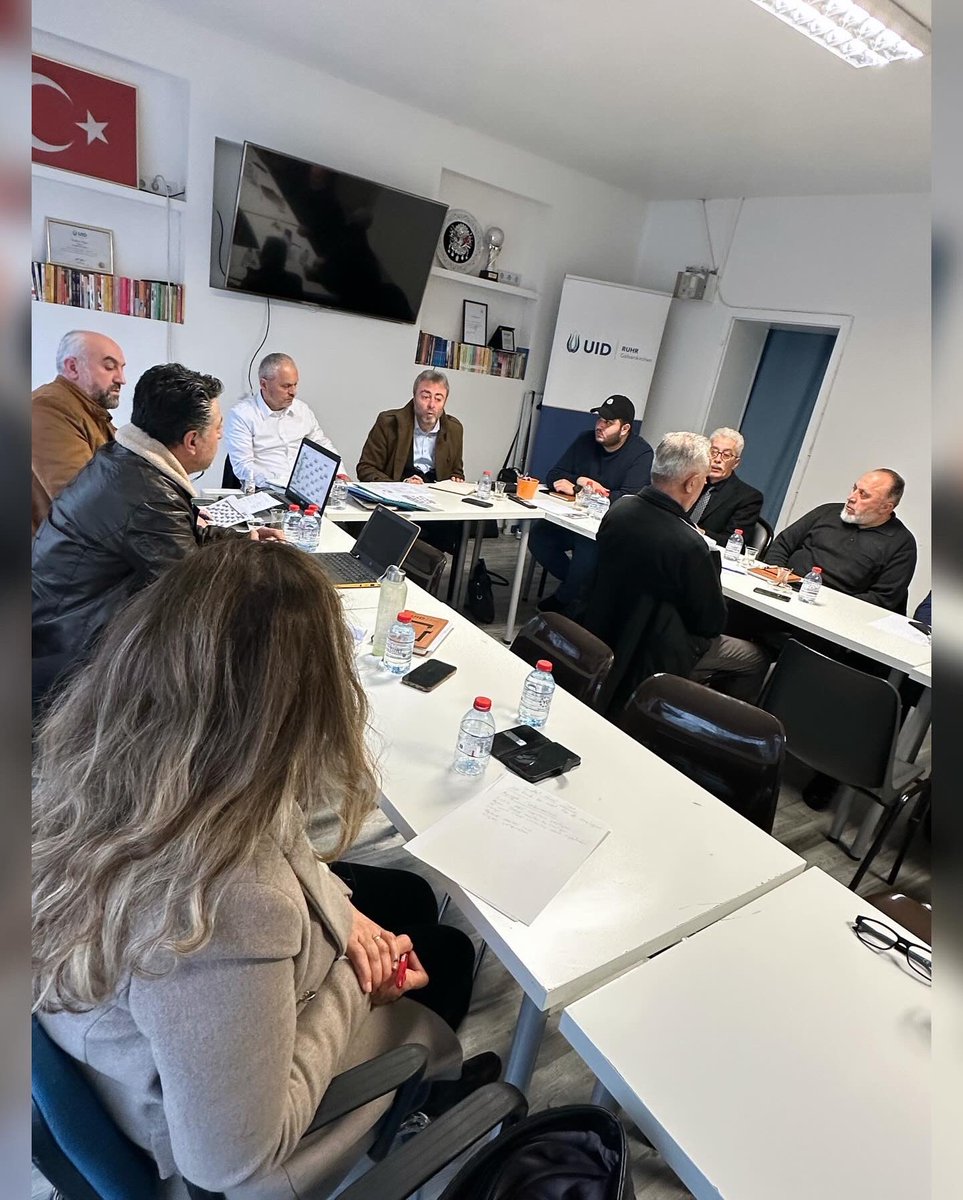 uid_ruhr's tweet photo. Bu Senenin son @U_I_D Ruhr Şube başkanlar toplantısını Gelsenkirchen şubemizin ofisinde gerçekleştirdik. Yeni dönem projelerimizi ele alıp istişaresini ve organizasyonunu yaptık.Gelsenkirchen şubemize ev sahipliğinden dolayı teşekkür ediyoruz. @DursunBas @UidWomen_Ruhr #uidruhr https://t.co/jTHhzefkRT