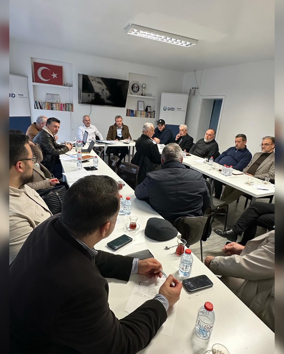 uid_ruhr's tweet photo. Bu Senenin son @U_I_D Ruhr Şube başkanlar toplantısını Gelsenkirchen şubemizin ofisinde gerçekleştirdik. Yeni dönem projelerimizi ele alıp istişaresini ve organizasyonunu yaptık.Gelsenkirchen şubemize ev sahipliğinden dolayı teşekkür ediyoruz. @DursunBas @UidWomen_Ruhr #uidruhr https://t.co/jTHhzefkRT