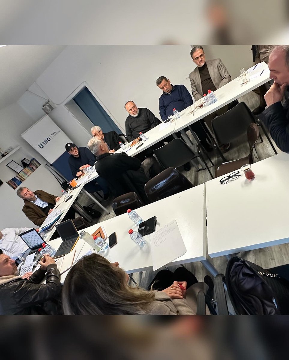 uid_ruhr's tweet photo. Bu Senenin son @U_I_D Ruhr Şube başkanlar toplantısını Gelsenkirchen şubemizin ofisinde gerçekleştirdik. Yeni dönem projelerimizi ele alıp istişaresini ve organizasyonunu yaptık.Gelsenkirchen şubemize ev sahipliğinden dolayı teşekkür ediyoruz. @DursunBas @UidWomen_Ruhr #uidruhr https://t.co/jTHhzefkRT