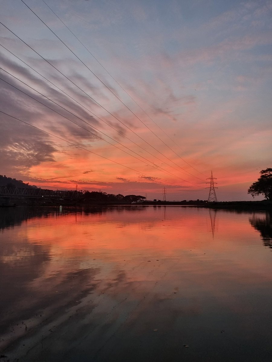 iamnatureseeker's tweet photo. Christmas Sunset 2023 🎄🧡
#WinterSolstice 
#Christmas 
#sunsetphotography 
@guwahaticity 
@guwahatiplus 
#diporbil https://t.co/xuKvhbGEkH