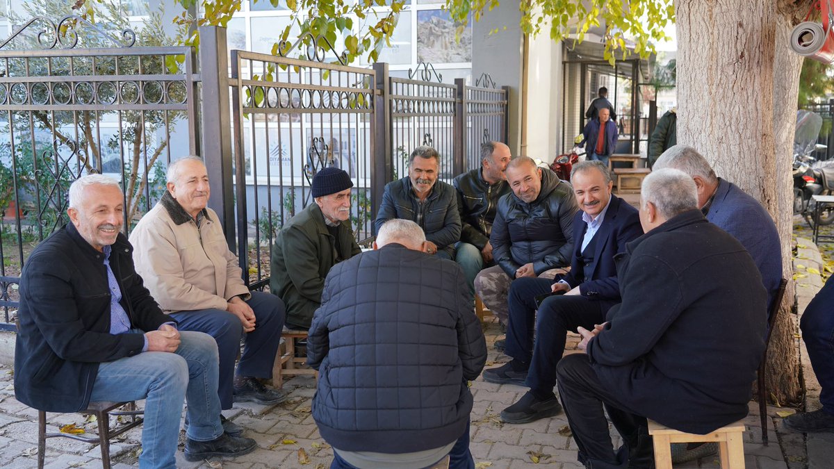 Drsuleymanklnc's tweet photo. Siz değerli hemşehrilerimizi görmek, demli çay eşliğinde samimi sohbetlerinize katılmak g��nümüze neşe katıyor. Musalla Mahallesi sakinlerimize sohbet ve muhabbetleri için teşekkür ediyorum. https://t.co/w9SlpaVbhX
