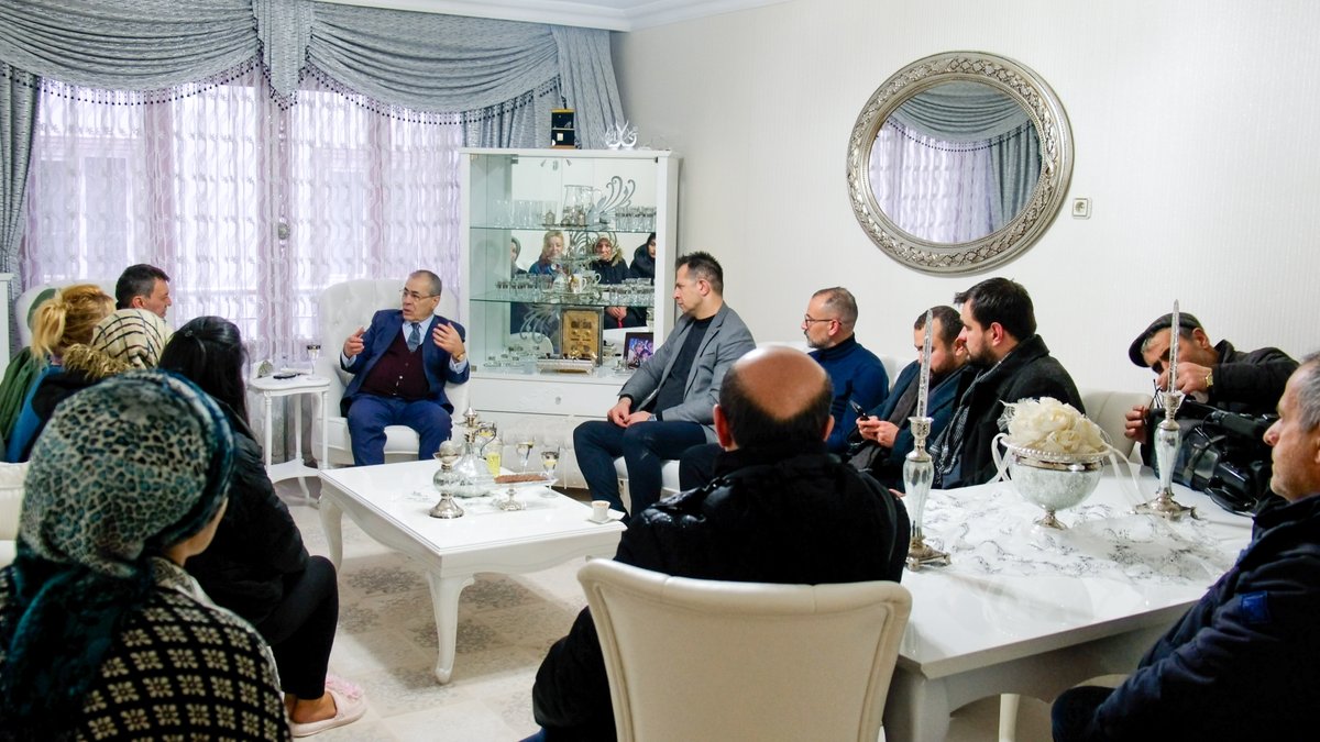 58mehmetceylan's tweet photo. Erdal Turan kardeşimizin kayın biraderi Akan Delibal’ın vefatı sebebiyle taziye ziyaretinde bulunduk. Merhuma Allah’tan rahmet yakınlarına başsağlığı diliyorum. https://t.co/WnF53qzFox