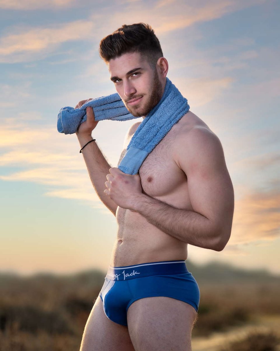 uwfm2009's tweet photo. #MaleModel #RogerZach by #LouisC #WalkingJack https://t.co/SD6HjYRWHH