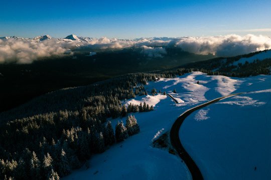 JulieSebadelha's tweet photo. Semnoz
📸 Shot on DJI mavic mini pro 3 https://t.co/TuymL2axSh