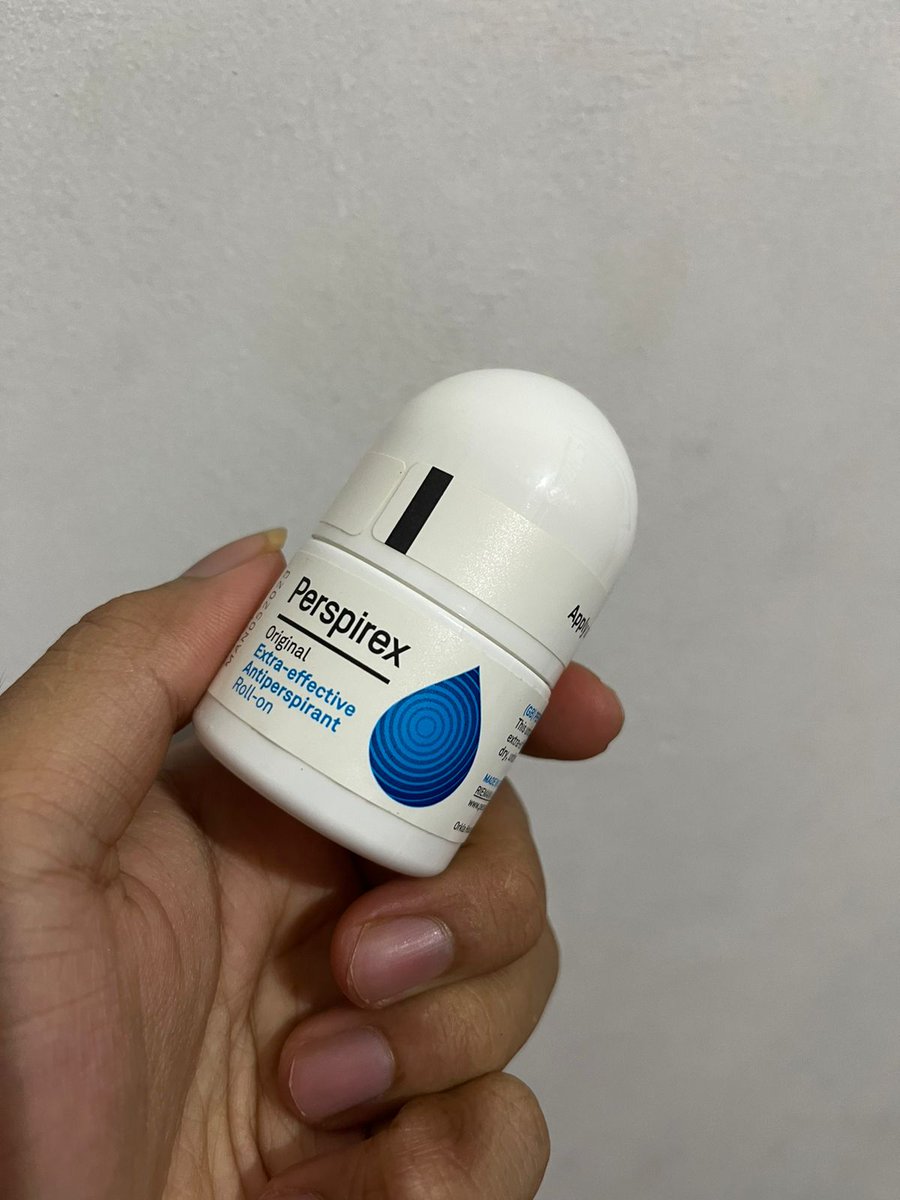xkode06's tweet photo. Awalnya agak ragu beli Perspirex ini karena harganya lumayan mahall😅 pas nyoba ternyata jatohnya lebih hemat, Cukup dipake 3hari sekali, ketiak kalian gak bakal bau ataupun berkeringat👍Pake nya cukup 2Roll on pas malem hari aja, jangan dipake abis cukuran ya & Ketiak Wajib kering. Cocok sih ini buat kaum mendang mending malah jauh lebih hemat setelah Pindah Perspirex😁 20ml bisa kuat 5-6 Bulan pemakaian lohhh👍