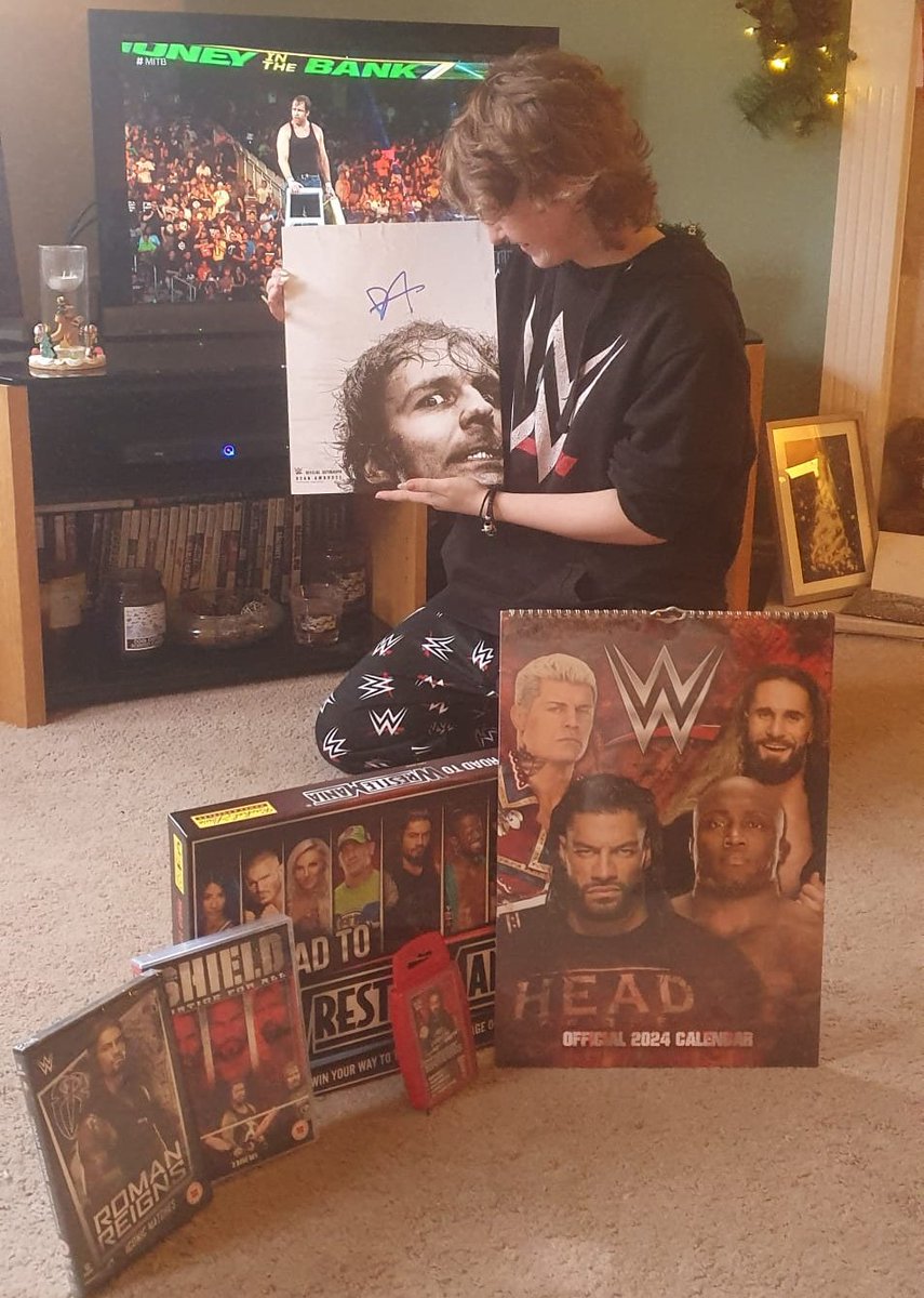 fawthorne's tweet photo. merry christmas to all wrestling enjoyers... can you tell i have favourites https://t.co/RWTe2YXnbc