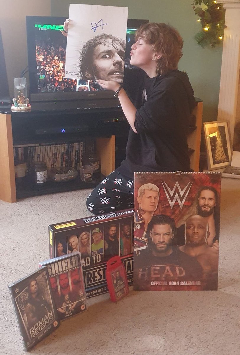 fawthorne's tweet photo. merry christmas to all wrestling enjoyers... can you tell i have favourites https://t.co/RWTe2YXnbc