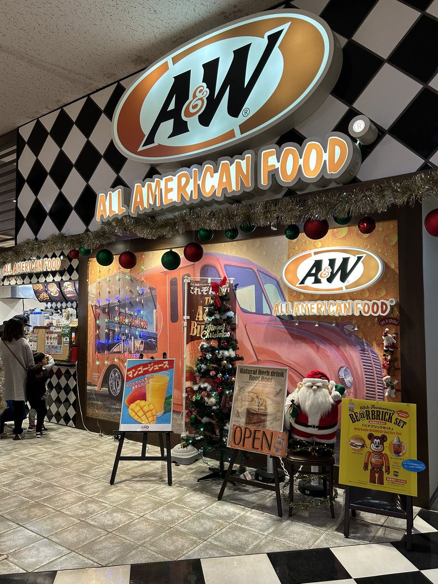 aaaaa8015's tweet photo. 宮古島もクリスマス🎄 https://t.co/fJRUwFMvBT