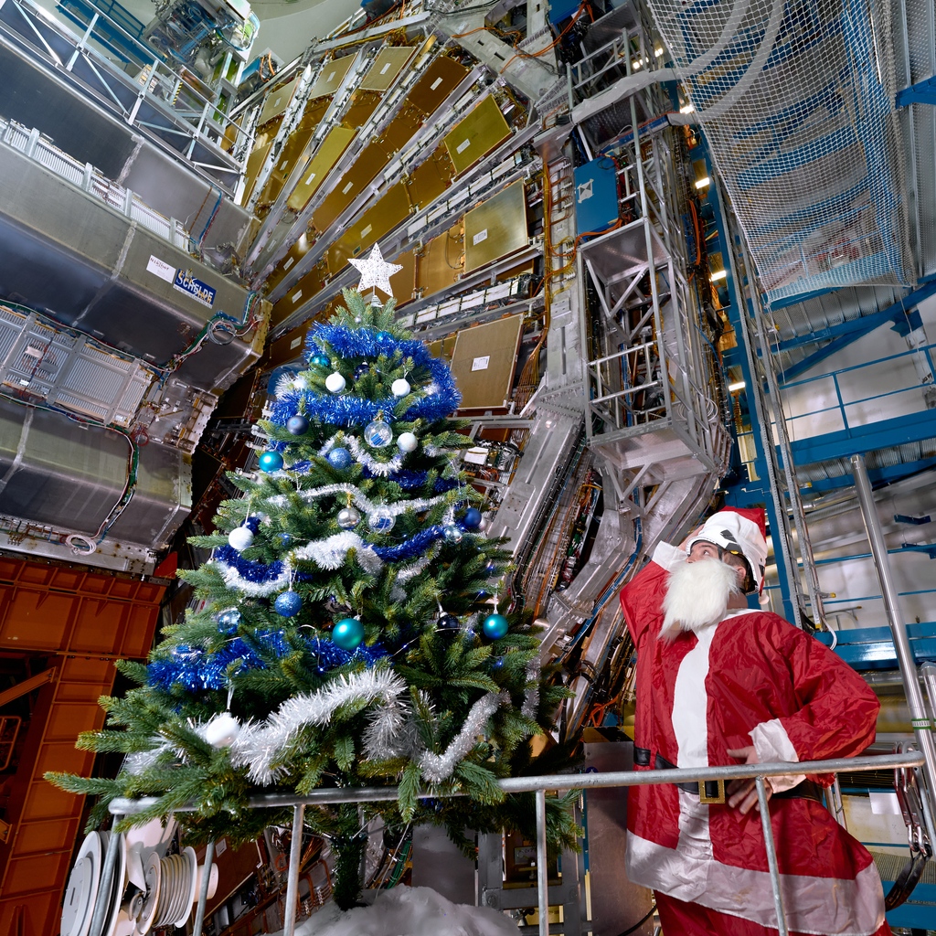 Look who stopped by the ATLAS Experiment at <a href="/CERN/">CERN</a> after a busy night! 🎅

Season's Greetings from the ATLAS Collaboration. Sending our warmest wishes this holiday season. ❄️☃️🎄
