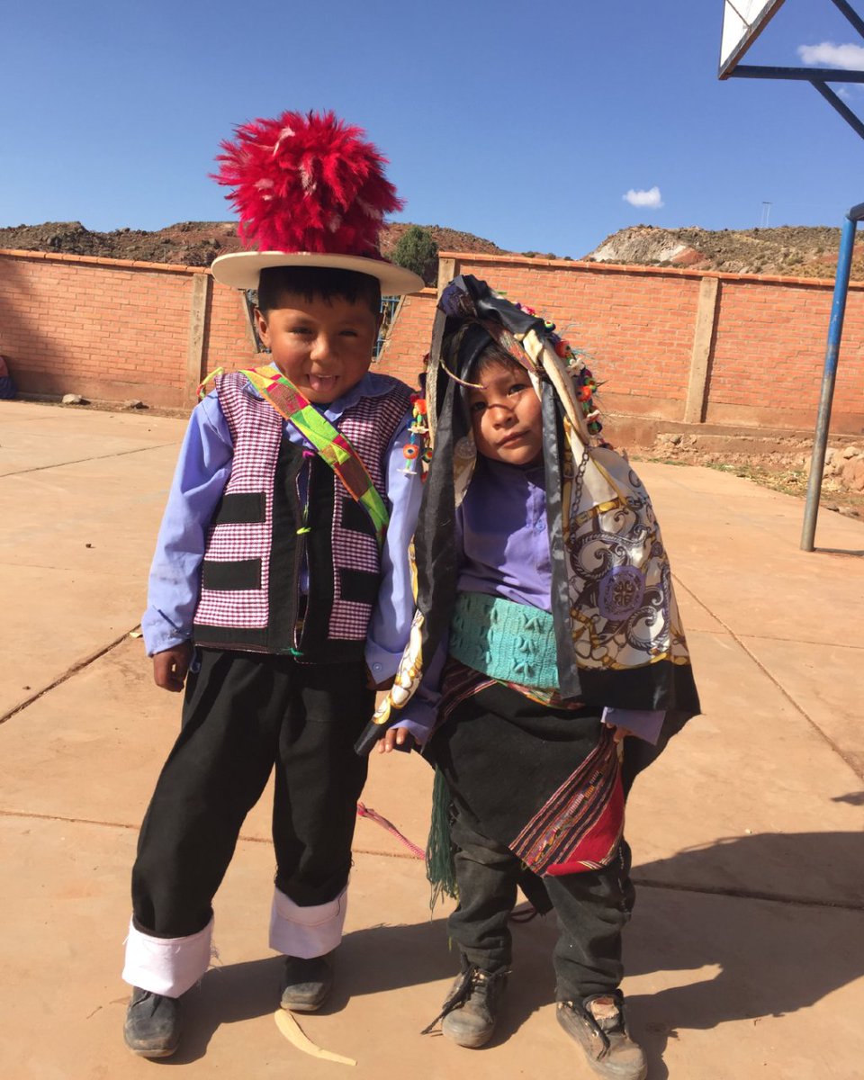 EnraizaDerechos's tweet photo. Tener una buena alimentación es muy importante para el desarrollo físico y mental de las niñas y los niños 👧👦 Por eso, en Bolivia participamos con el programa de alimentación complementaria escolar 🍎 https://t.co/L8KVUudQmK