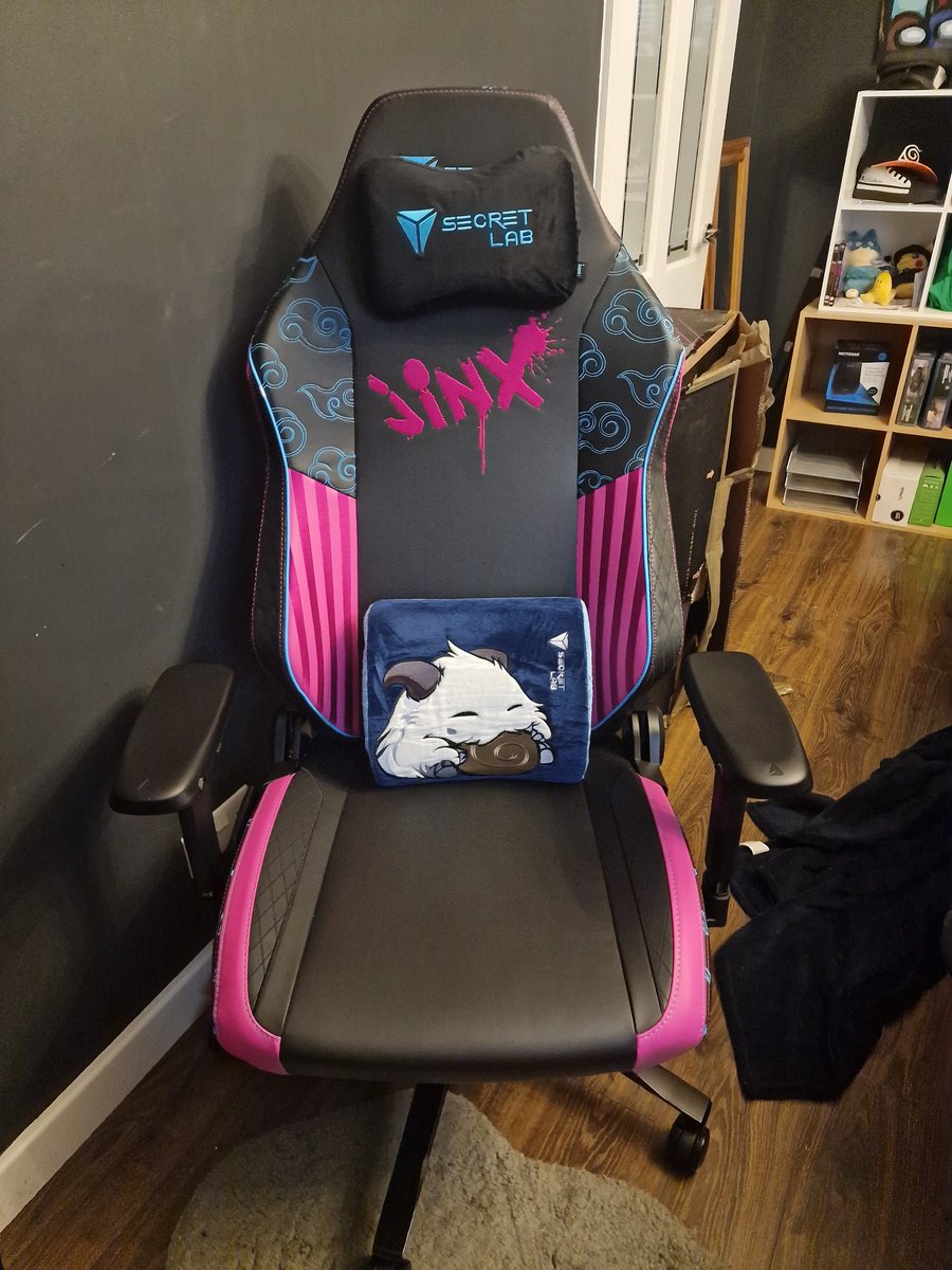 ThatCoopsRS's tweet photo. Santa, aka @sofierose01, got me a Secret Labs chair, I won Christmas, and you can all try again next year. https://t.co/PwEORfp2mB