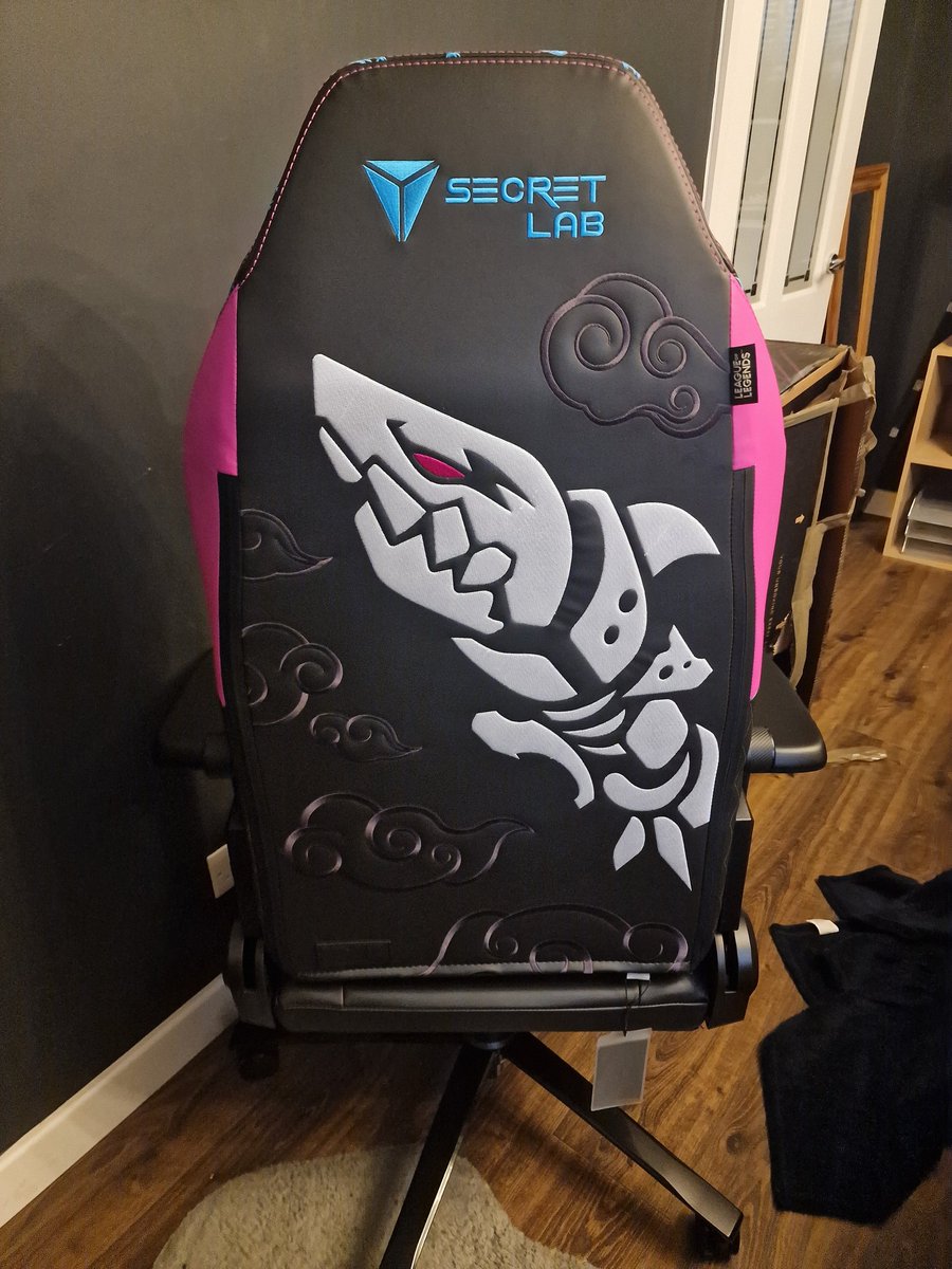 Santa, aka <a href="/sofierose01/">𝒮𝑜𝒻𝒾𝑒 𝑅𝑜𝓈𝑒</a>, got me a Secret Labs chair, I won Christmas, and you can all try again next year.
