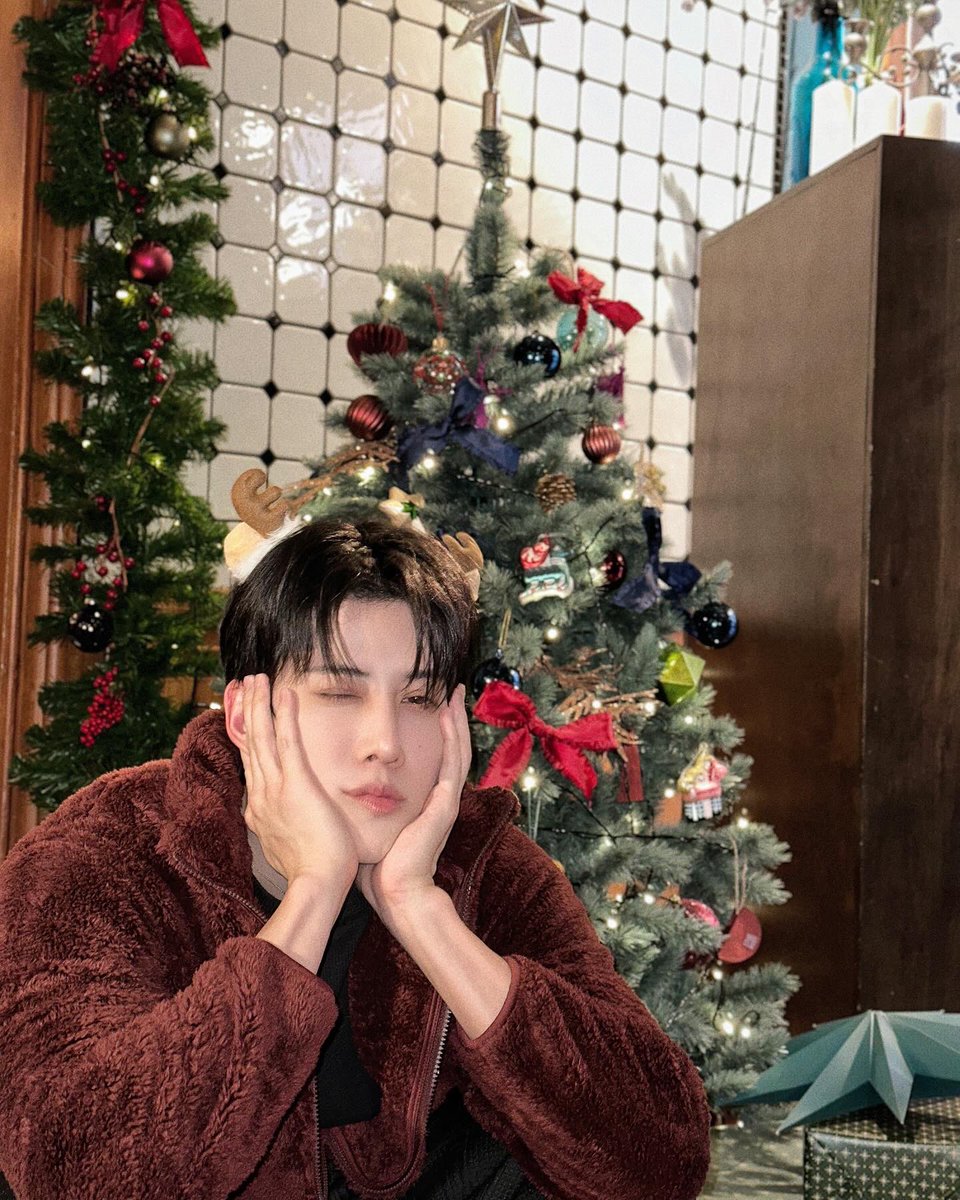 M1KEANGELO's tweet photo. กระต่ายเป็นกวางละ🎅🏻🎄#MerryChristmas #m1keangelo #ไมค์พิรัชต์ https://t.co/S0Q5RPluWn